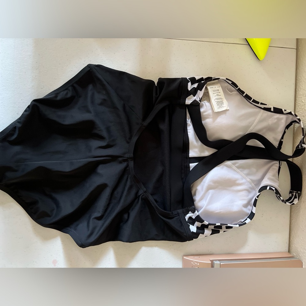 nike swimsuit one piece Women’s Medium Black White Stripe Solid Criss Cross Back - Picture 4 of 8